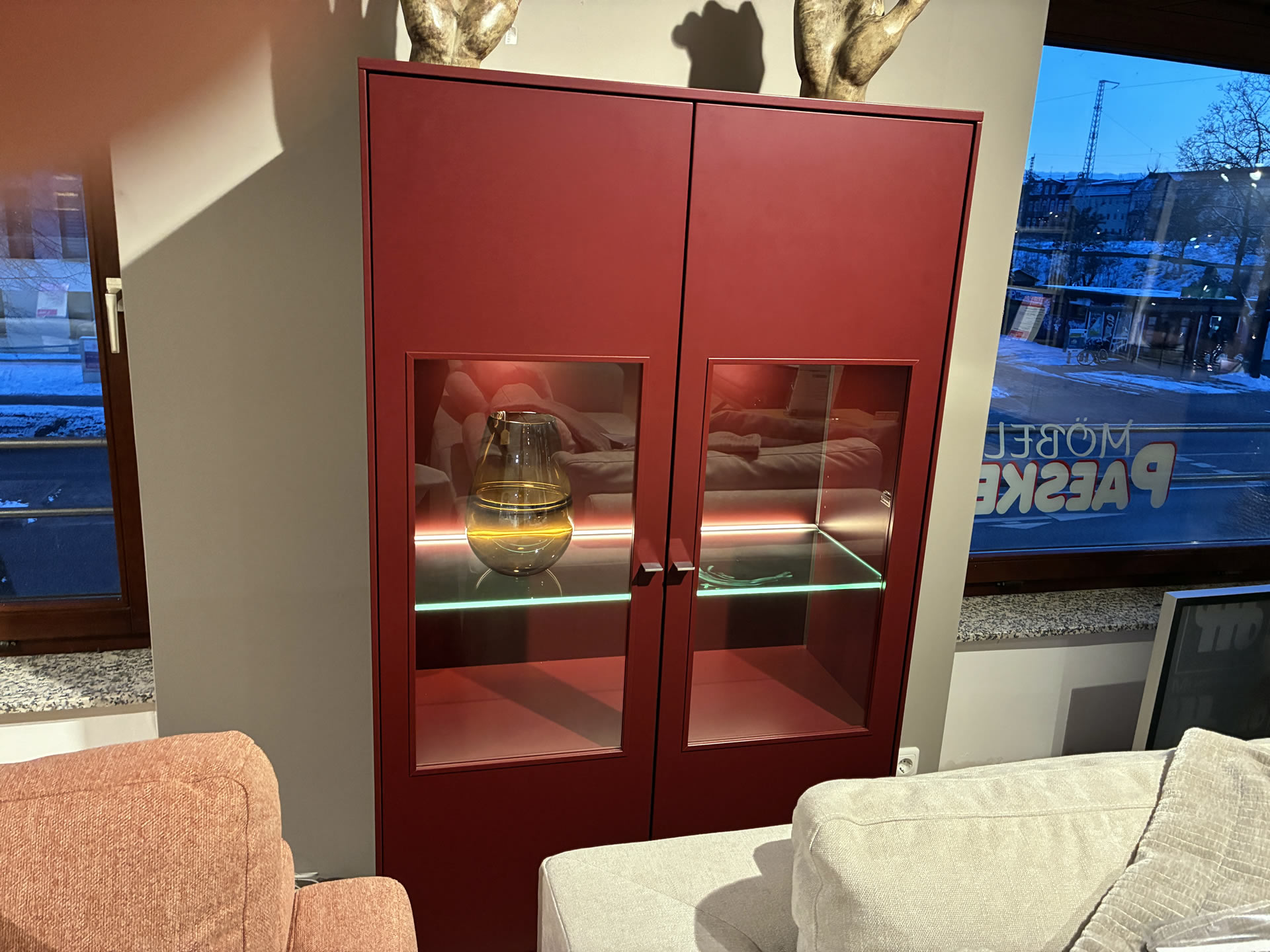 Musterring KARA-FRAME Hingucker-Vitrine dark red !